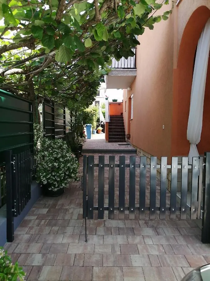 Apartments Maris Porec 0*,