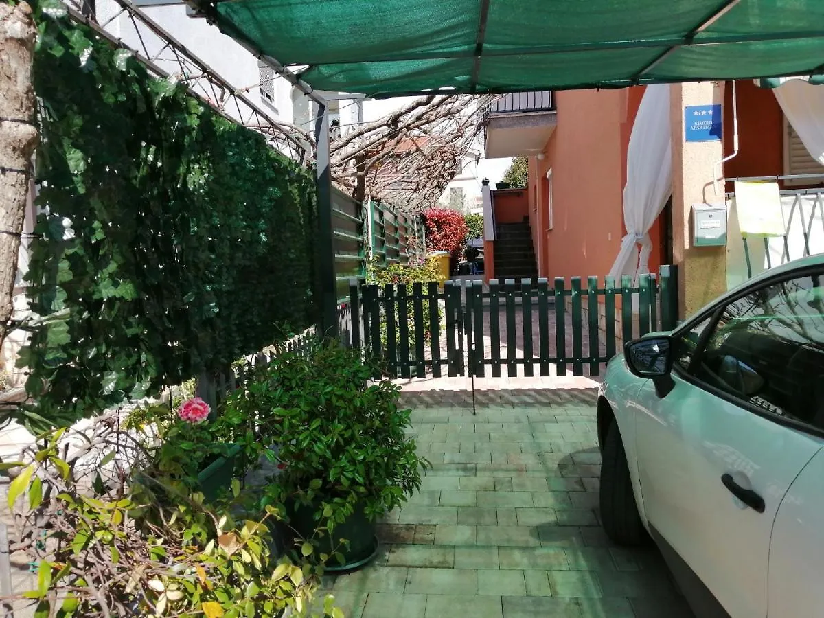 Apartments Maris Porec 0*,