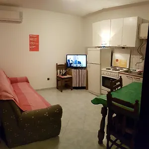 Nena Apartment Split