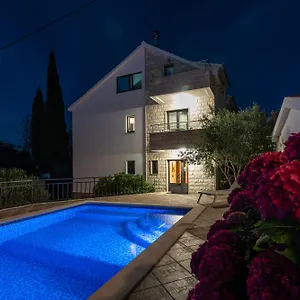 Maca & Apartment Trogir