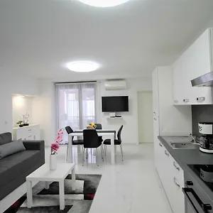  Apartment Arbel